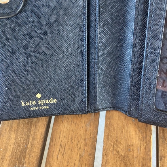 Authentic Kate Spade New York Cameron Large Slim Bifold wallet. - Picture 8 of 11